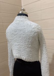 FOREVER 21 fluffy knit crop sweater top for wonen