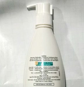 Venusia Max Moisturizing Lotion