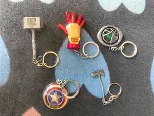 Marvel Avengers Metal Keychains (Set of 5)