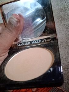 Myglamm Manish Malhotra Skin Awakening Compact
