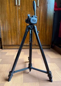 DigiTek Lightweight DV Tripod
