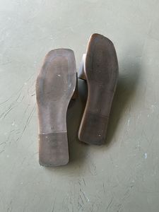 Mochi Nude Chain Detail Slides