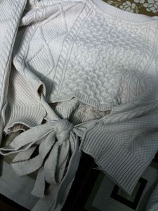 White Knit cropp sweater