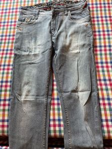 T shirt with jeans combo
