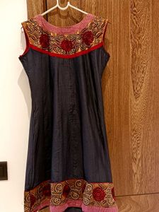 Embroidered Sleeveless Kurti Size Medium