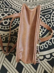 Chain Detail Crossbody Phone Bag