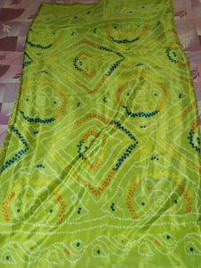 crape Bandhani Saree - Green &amp; Vibrant