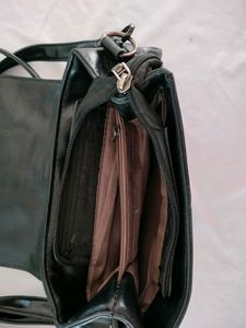 Black Sling Bags (Women&#39;s)