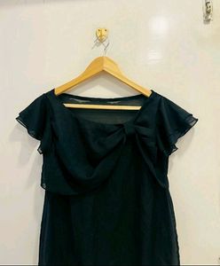 Beautiful Top With Nice Bow Detailing
