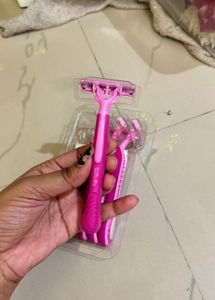 Pink Gillctte hair Razors (Set of 4)