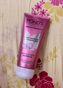 Pond&#39;s Bright Beauty Face Wash