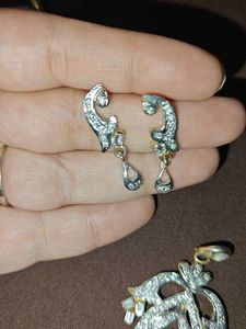 Elegant AD Pendant Set