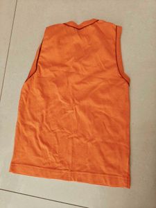 Sleevless Sport Tshirt Nd Warmer For Winters