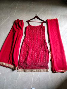 Red Embroidered Kurta Set( L)