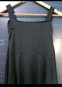 Black Sleeveless Dress (Woman)