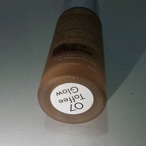 Mama Earth GLOW Serum Foundation