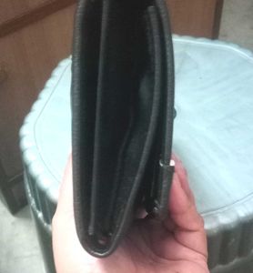 Khadims Clutch