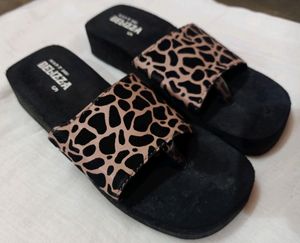 Sliders/ Slippers Comfortable &amp; Light Weight/Style