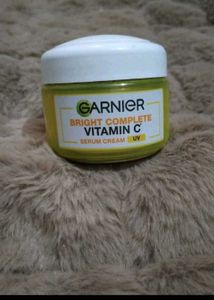 Garnier Vitamin C Serum Cream