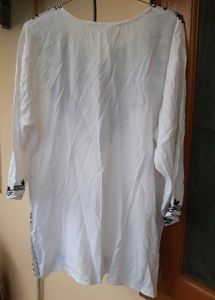 Black embroidery white chikankari tunic 💕