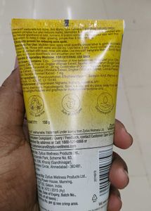 Everyuth Naturals Turmeric Face Wash
