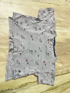 Grey Star Print T-Shirt - Cute &amp; Casual (Size S)