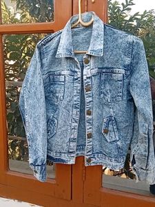 Stylish short women denim jacket