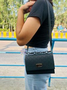 ELEGANT BLACK SLING BAG