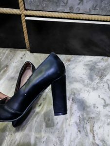 Allen Solly black pumps