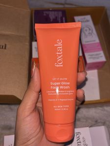 Foxtale Super Glow Face Wash