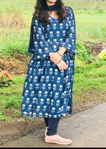 Blue &amp; White Floral Print Kurta Set