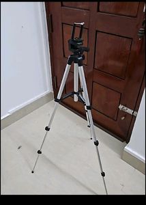 42 Inch Mobile Tripod Stand