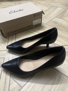 Authentic Clarks Leather Pumps Heel