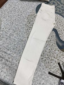 Smart White Colour Jeans😍