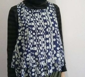 Chic Tiered Top with Fun Pattern - Must See!"
