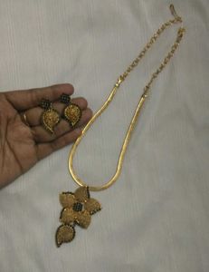 Floral Necklace & Earring Set