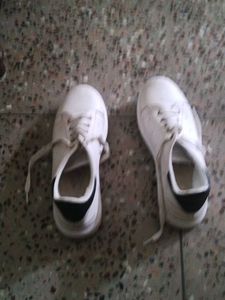 White Sneakers - Classic Casual Style