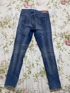 Levis Skinny Fit Ripped Jeans