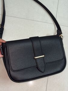 UNUSED Chic Black Crossbody Bag (Prive Rome)
