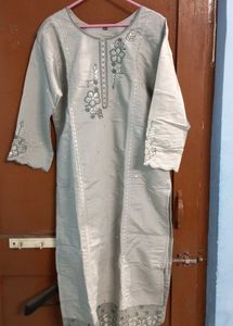 Elegant Grey Embroidered Kurta🩶