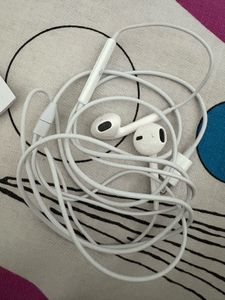 Brand new Apple EarPods - Lightning Connector