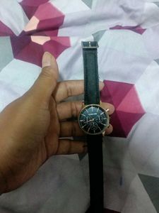 Classic Gold &amp; Black Wristwatch