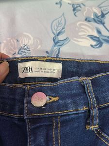 Zara ripped Jeans