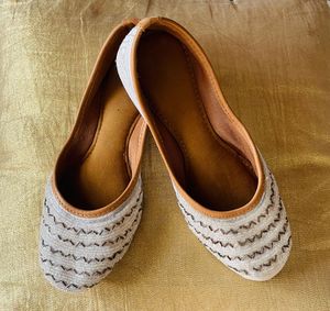 Ethnic Embellished Mojaris