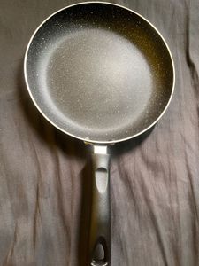 Solimo(it’s official Amazon Brand)Fry Pan 22cms