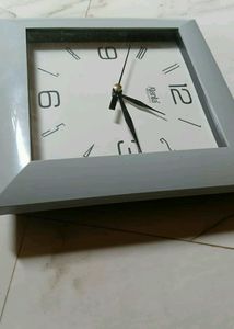 WORKING WALL CLOCK.