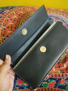 Black And White Clutch 🖤🤍