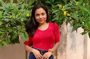 Globus Crop Top