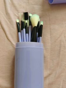 Makeup Brush Set with Holder