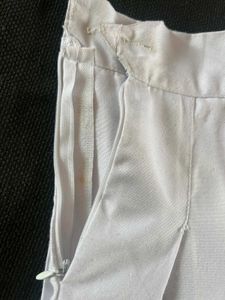 Women&#39;s White Pleated Skirt